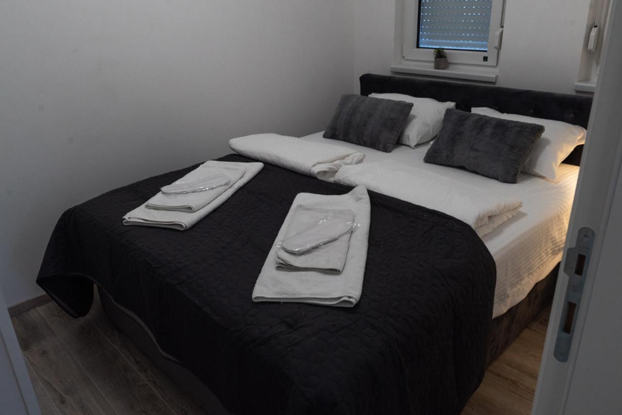 Lux Apartment III Prijedor Esterno foto